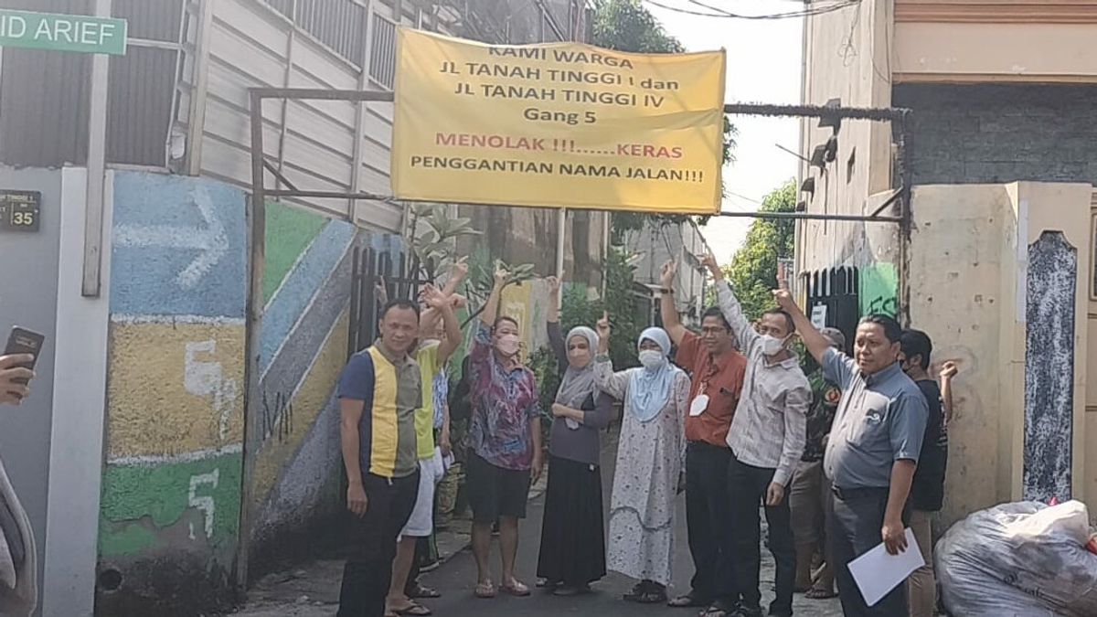 Johar Baru Residents Ask For Clarification Of Anies' Subordinates, Say That Tanah Tinggi Residents Are Flocking To Change Their ID Cards, Even Though They Are Not