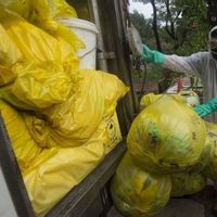 Mengais Cuan dari Limbah Medis yang Berbahaya