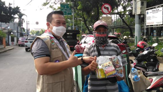 Stimuler L’intérêt Des Citoyens Pour La Vaccination, Les Quartiers Scouts Distribuent Des Aliments De Base Aux Participants à La Vaccination