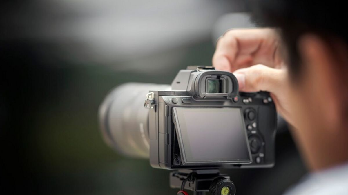 6 تقنيات تصوير الفيديو السينمائي ، تشغيل حركة الكاميرا