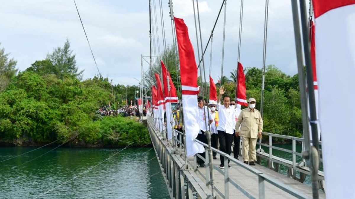 Presiden Jokowi Resmikan Jembatan Gantung Wear Fair di Maluku