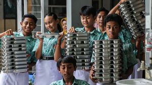 MBG: Ambisi Besar Tak Sejalan dengan Realita, Hak Anak Mendapat Makanan Aman Terabaikan