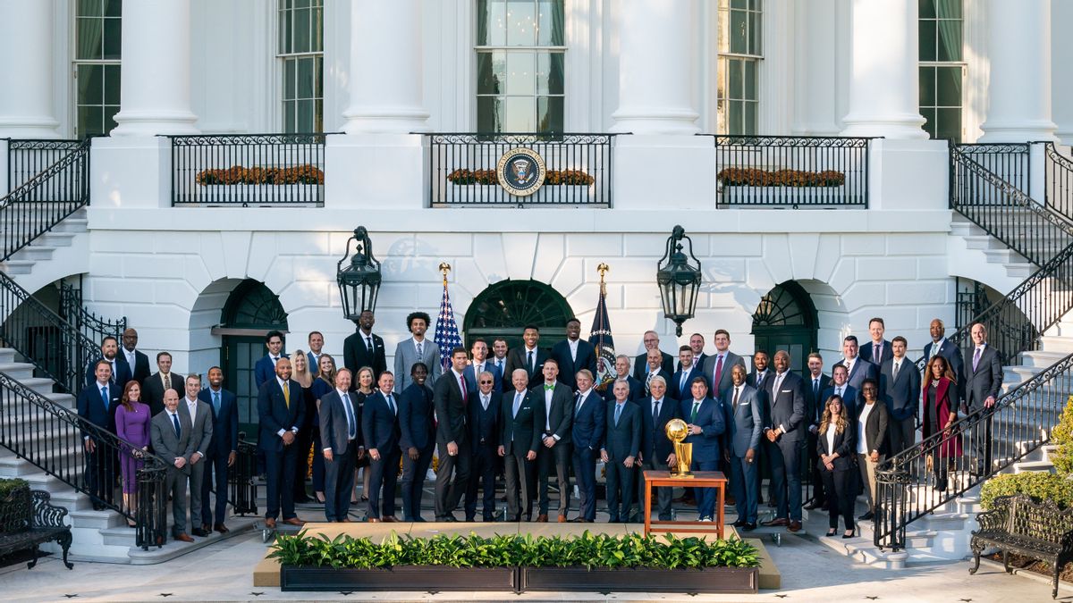 Memulai Kembali Tradisi yang Dihentikan Trump, Bucks Tim NBA Pertama yang Kembali ke Gedung Putih dalam Hampir 5 Tahun