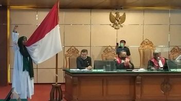 أمام قاضي PN Bandung ، بهار سميث يقبل العلم الأحمر والأبيض: حياة العدالة