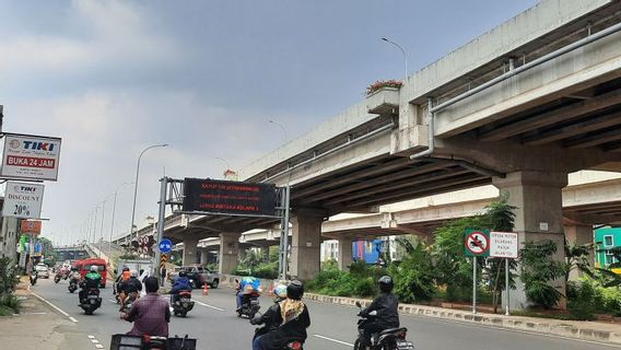 Petugas Pos Pam Prediksi Jalur Kalimalang akan Padat Kendaraan Malam Ini Hingga Besok