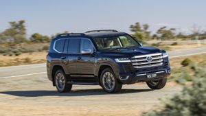 丰田推出了地面巡洋舰300 Hybrid,准备在澳大利亚2026年铺设