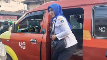 Akhirnya, Plt Wali Kota Jakarta Timur Rasakan Dorong-dorongan saat Naik Angkot