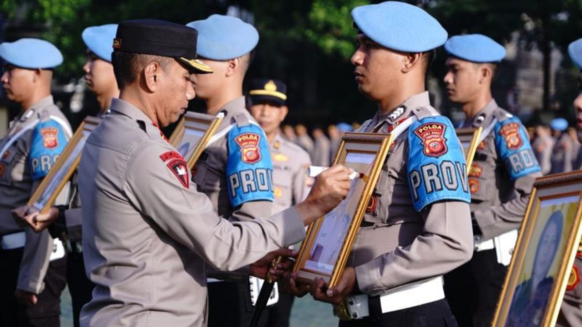 أوقفت شرطة جاوة الغربية الإقليمية 28 فردا دون احترام