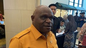 Pigai Tak Ingin Terlibat Polemik Soeharto: “Saya Menteri HAM, No Comment”