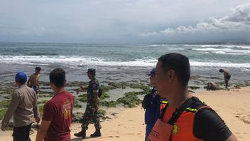 Searched For 7 Days But Couldn't Find It, The Search For The Fisherman Who Was Lost On The Beach Of Sayang Heulang Was Stopped