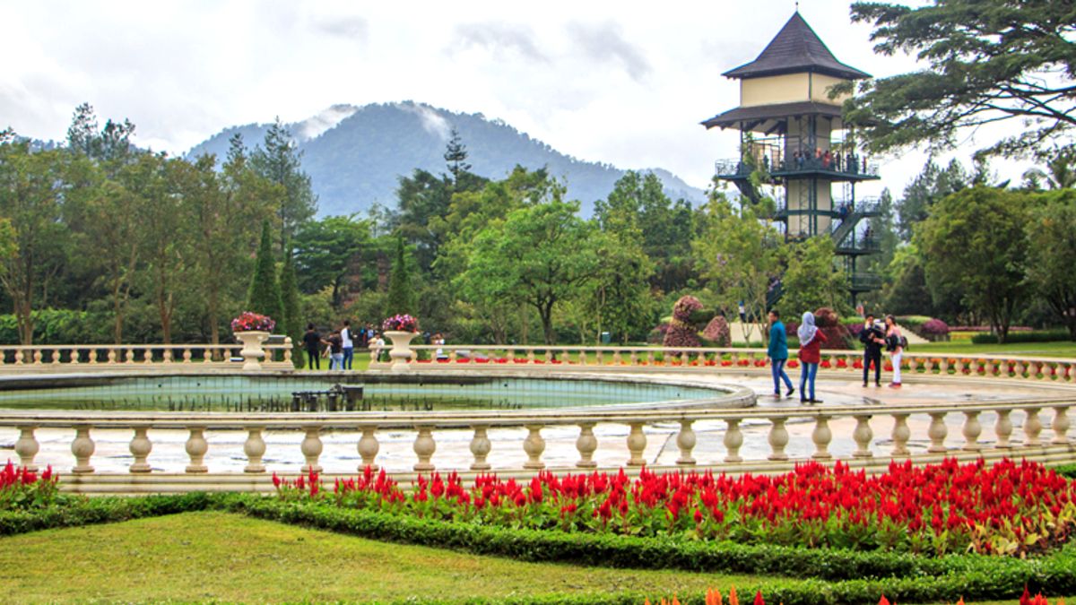 Augmentation Du Nombre De Visiteurs Aux Attractions Touristiques De Bogor, Ainsi Que L’augmentation Des Véhicules Au Milieu De L’assouplissement Ppkm