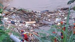 Pria Tanpa Kepala Ditemukan Tertumpuk dengan Sampah di Kali Pancoran Jaksel