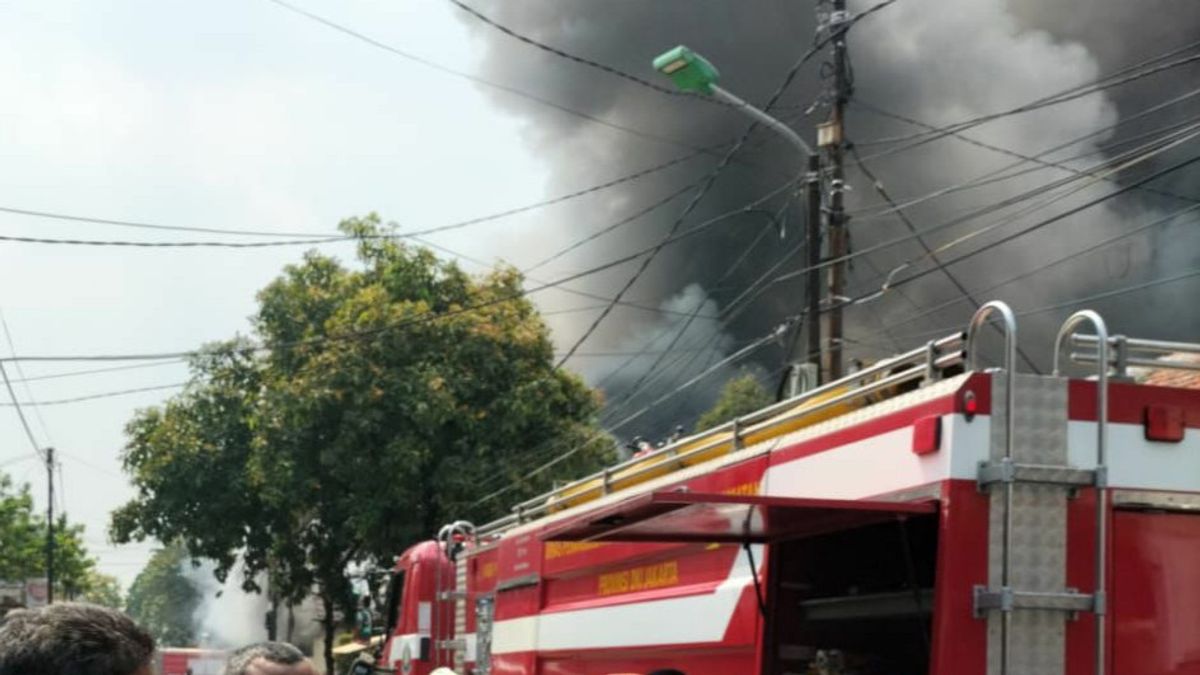 Cantin Gedung SDN Pondok Bambu Terbakar