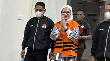 PT Pertamina Karen Agustiawan前总裁Karen Agustiawan向Jokowi发送公开信