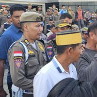 Sopir Truk Galian C Unjuk Rasa, Gubernur Kaltara Beri Waktu Urus Izin
