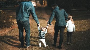 Getting To Know The Pattern Of A Foster Style That Can Facilitate Children's Social Anxiety