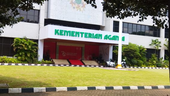 Kemenag RI dan MUI Diminta Tegas Soal Kabar Transgender Ibadah Umroh