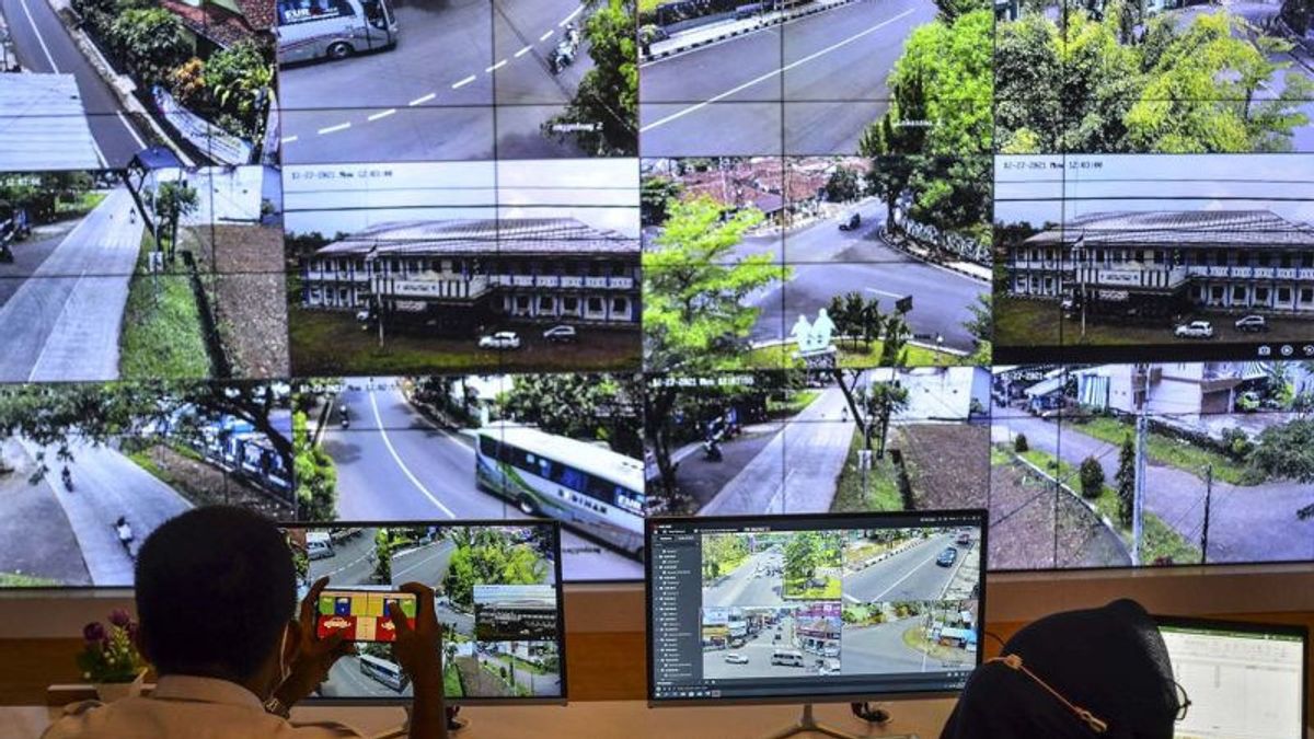 バントゥールリージェンシー政府がCCTVを監視住民がセンバランガンゴミを投棄する