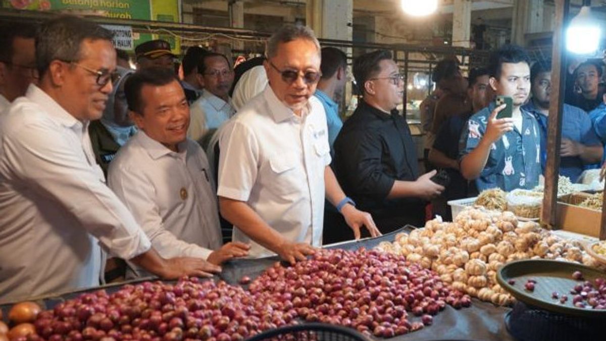 Trade Minister Zulhas Ensures Stable Prices Of Basic Materials In Jambi