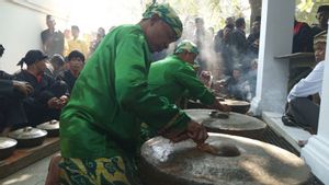 Keraton Kanoman Cirebon Sucikan Gong Berusia 600 Tahun Lebih untuk Peringatan Maulid Nabi
