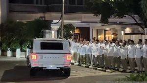 Prabowo Disambut Yel-yel Saat Tiba di Kertanegara untuk Rayakan HUT Gerindra