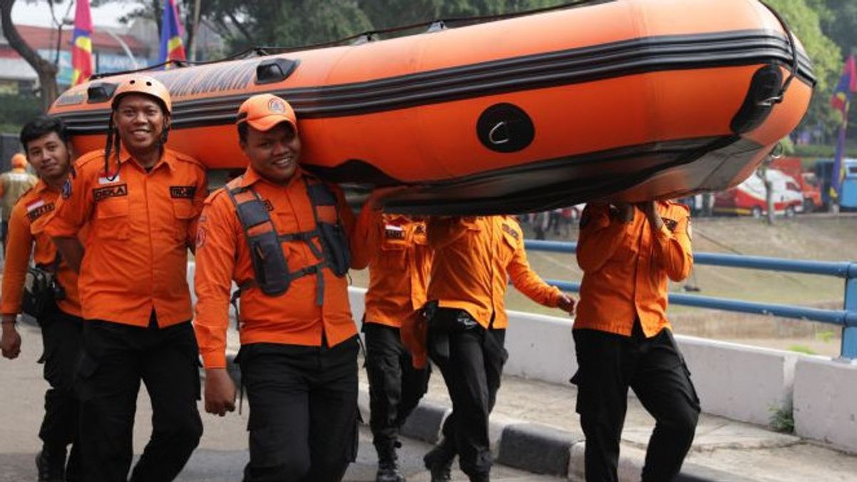 BPBD DKIジャカルタ洪水災害に直面したゴムボートに警告