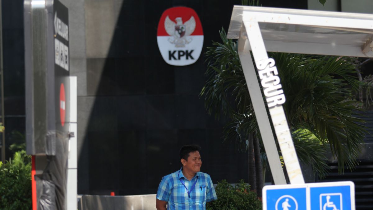 Kpk Advisor Devient Le Premier Employé à Dire Au Revoir