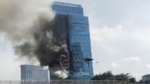 Gedung K-Link Tower di Gatot Soebroto Kebakaran, 20 Armada Damkar Dikerahkan