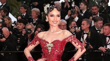 Cinta Laura Tampil Memukau di Cannes 2025 dengan Kebaya Kontemporer Intan Avantie