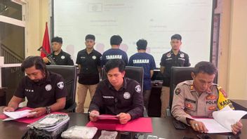 جاكرتا - ألقت الشرطة القبض على رجلين في مخدرات تيرنات المالكة للمخدرات ، وتم تأمين 530.23 غراما من القنب