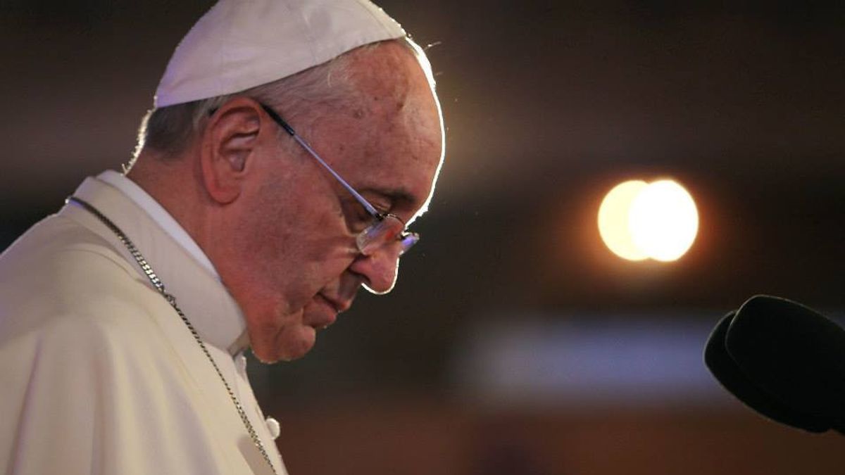 البابا فرنسيس يطلب من الزعيم النظر في الطريق السلمي الأوكراني الغازي