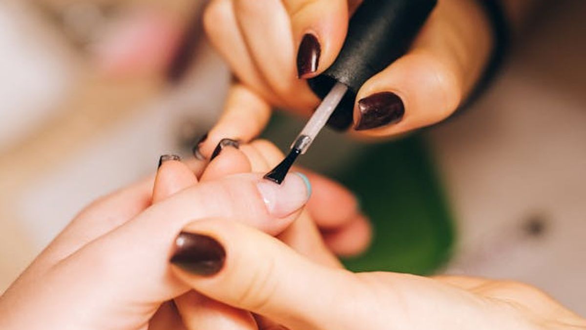Les effets secondaires de la manicure dans les salons de beauté