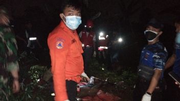 BPBD Tangerang Regency Evacuates The Findings Of A Man's Body Without Clothes In A Well