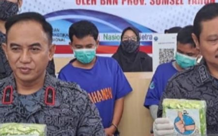 Kemas Narkoba 5 Kg di Kardus Pempek 'Cek Ida,' Kurir Bernama Hamdi Ditangkap Petugas BNN Sumsel