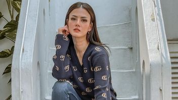 10 OOTD Portraits Of Nita Gunawan, A Celebrity Similar To Agnez Mo