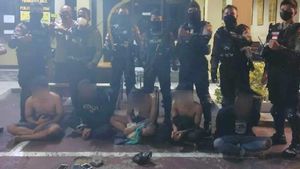 5 Remaja Laki-laki Bersenjata Celurit Ditangkap saat Ingin Tawuran Dekat Apartemen Green Pramuka