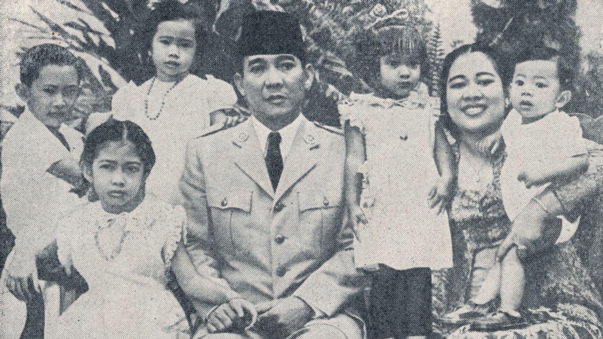 Cinta Soekarno-Fatmawati Bersemi di Lapangan Bulu Tangkis