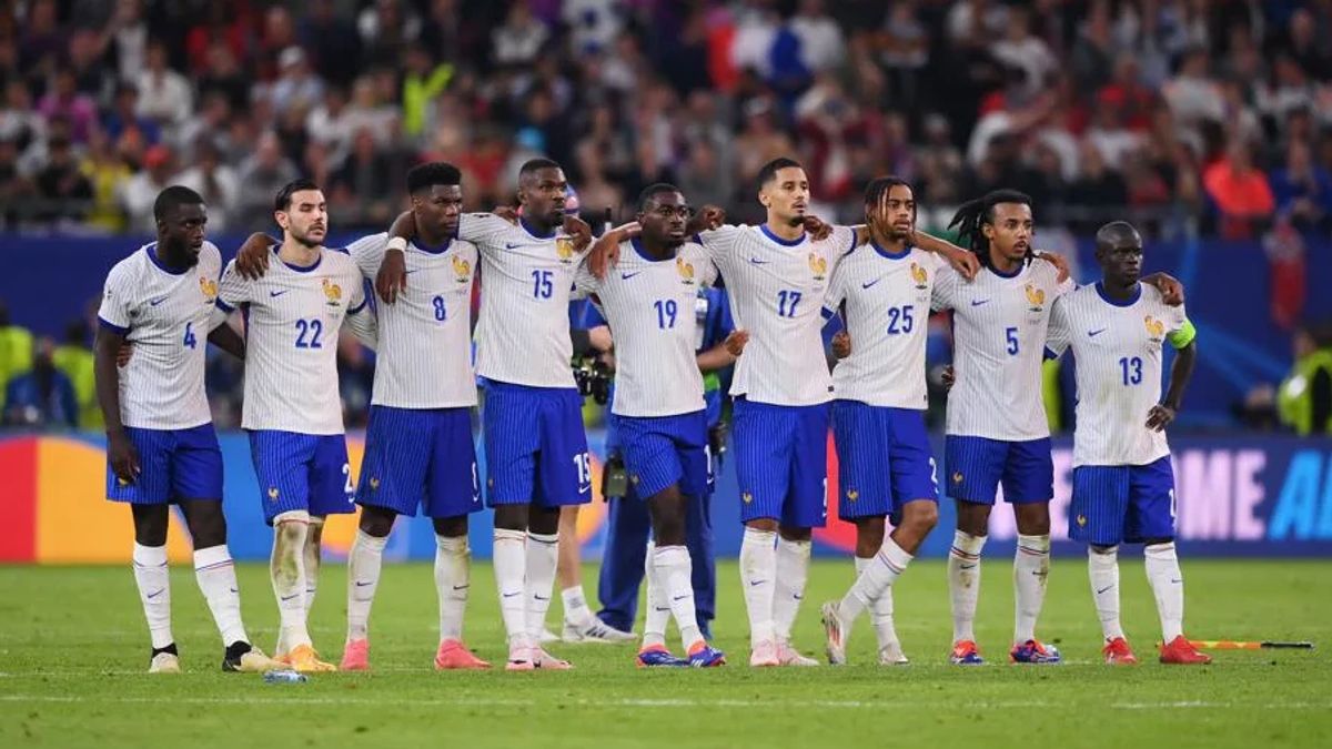 France Vs. Belgium, Male Chicken In Pressure