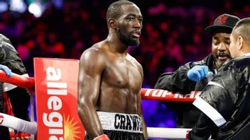 Terence Crawford Calls Himself The Best After Canelo Beat Bivol