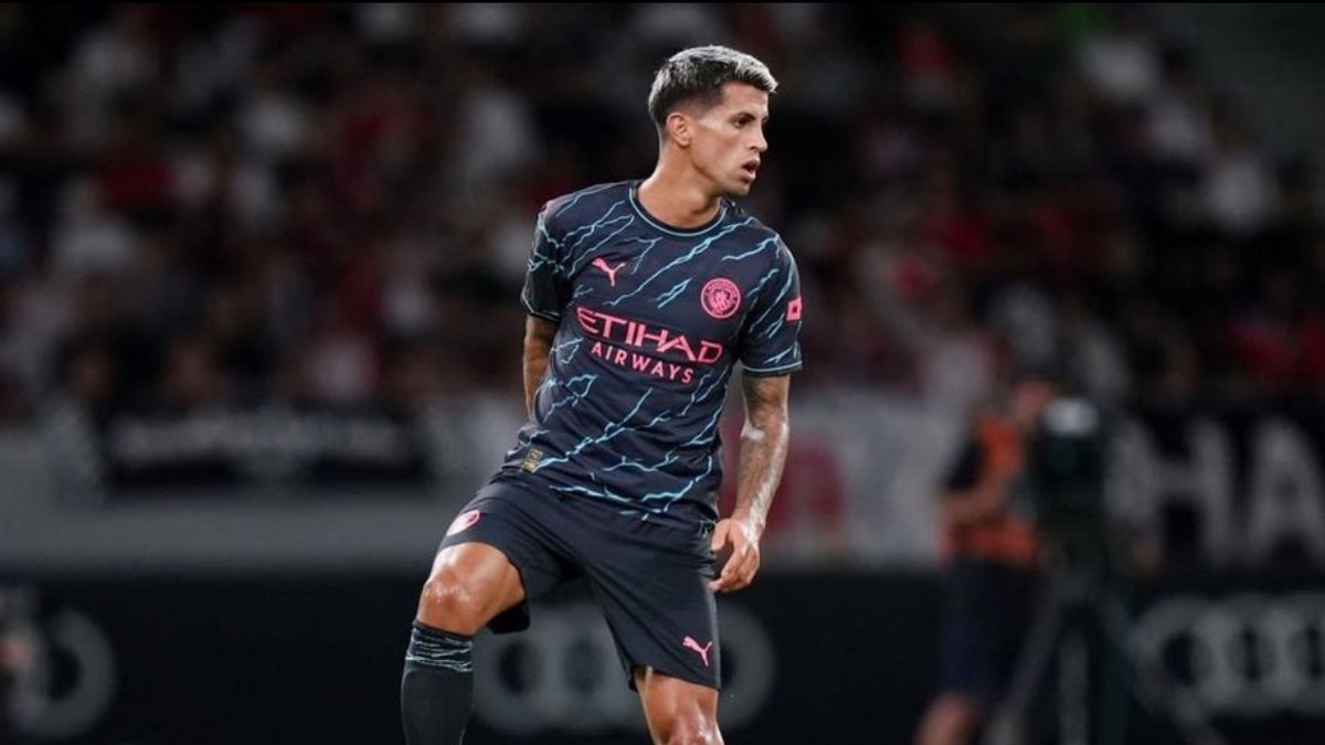 Barcelona Kembali Kejari Joao Cancelo