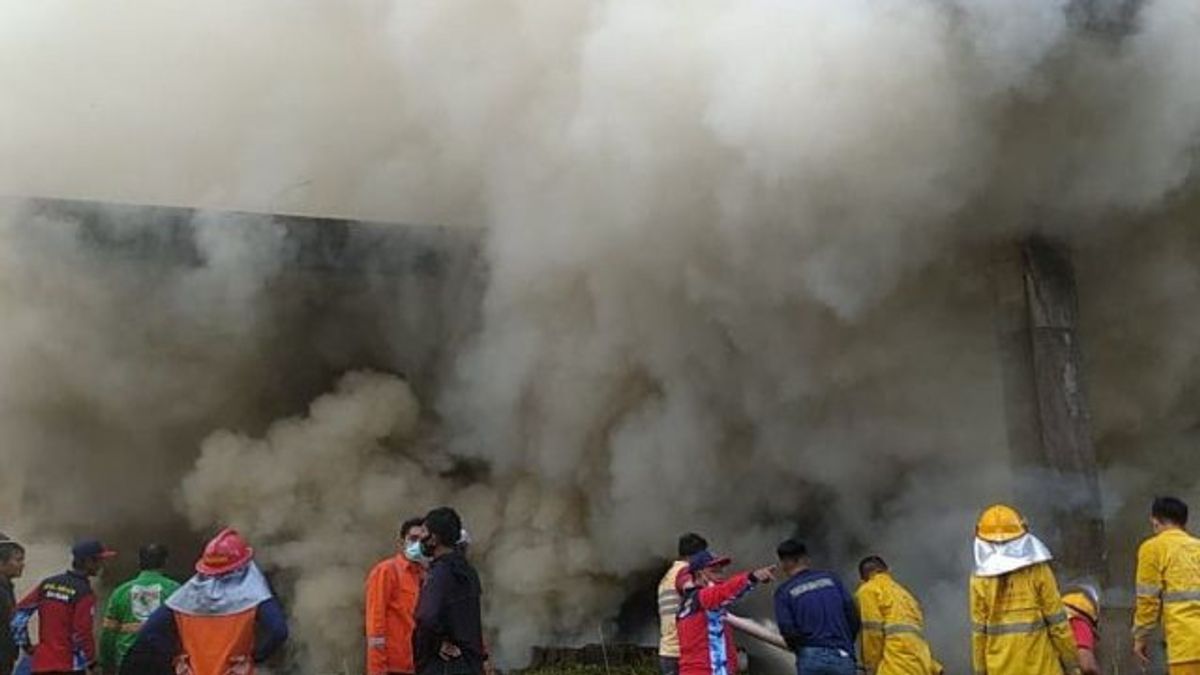 Bangunan RS Untan Pontianak yang Terbakar Lantai Dasarnya Kini Mulai Miring, Waspada Ambruk