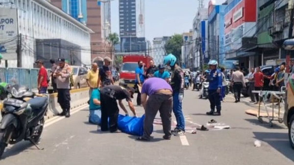 Motorcyclist Dies Dragged By Truck After Being Hit By Kijang Innova In Roxy