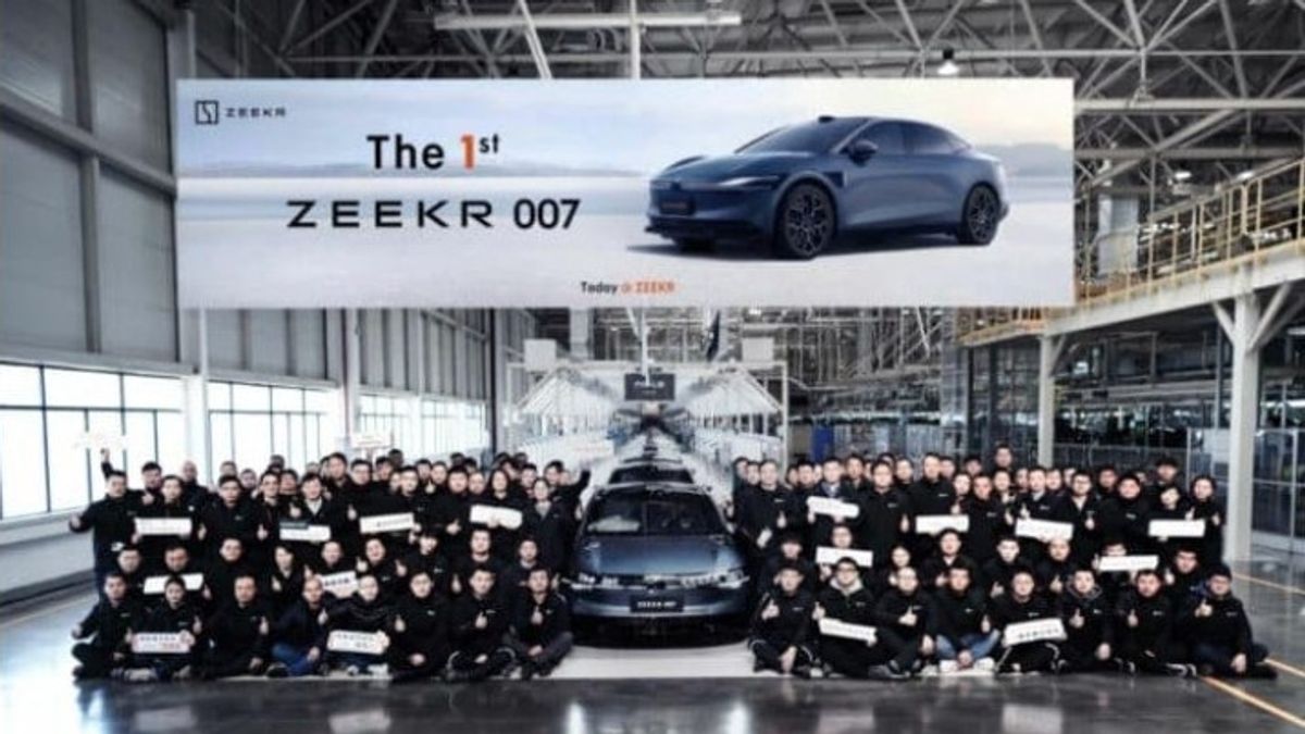 Zeekr 007 Production Version Officially Launches From Assembly Line, Delivery Starting January 2024
