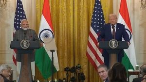 Viral, Trump Dibuat Pusing Pahami Aksen Inggris Wartawan India dan Panggil Penerjemah