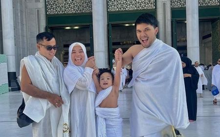 Thariq Halilintar Kompak dengan Keluarga Fuji Saat Umroh, Warganet Susah Move On