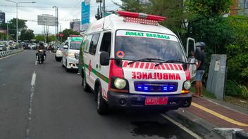 Ambulance Crashes Through Red Light On Sunset Road Bali, Motorcyclist Dies On Location