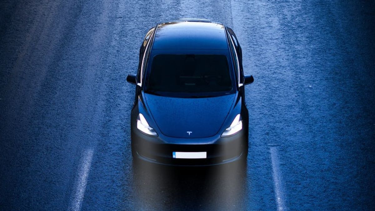 Ada <i>Bug</i> di <i>Fitur Self-Driving</i>, Tesla Tarik 11,7 Ribu Mobil dari Pasar 
