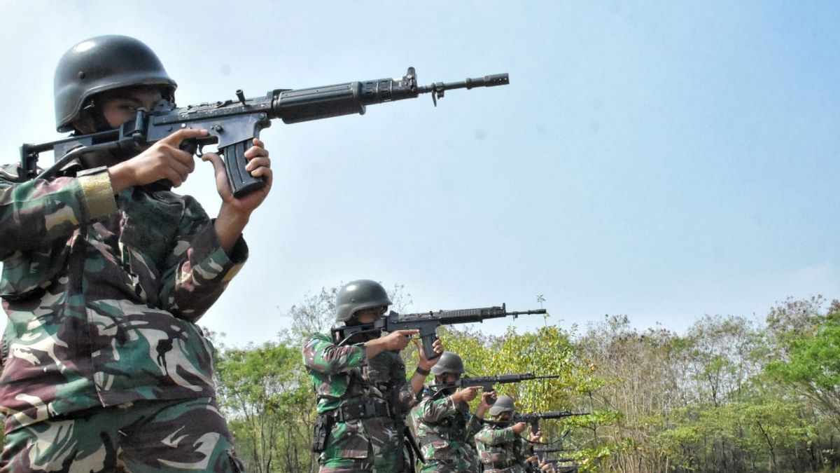 أعضاء مجلس النواب يشيدون بالجنرال أنديكا لخفضه متطلبات الطول 3 سم ليصبح جنديا في القوات المسلحة الإندونيسية