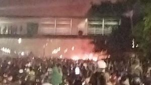 Terkini di Jakarta Timur, Polsek Jatinegara Dibakar Massa