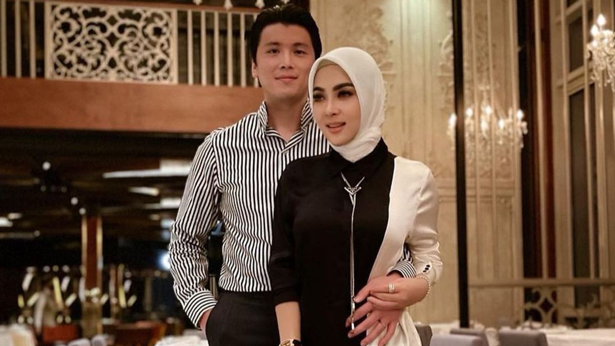 Setting In Singapore, Syahrini Answeres For Not Returning To The Entertainment World